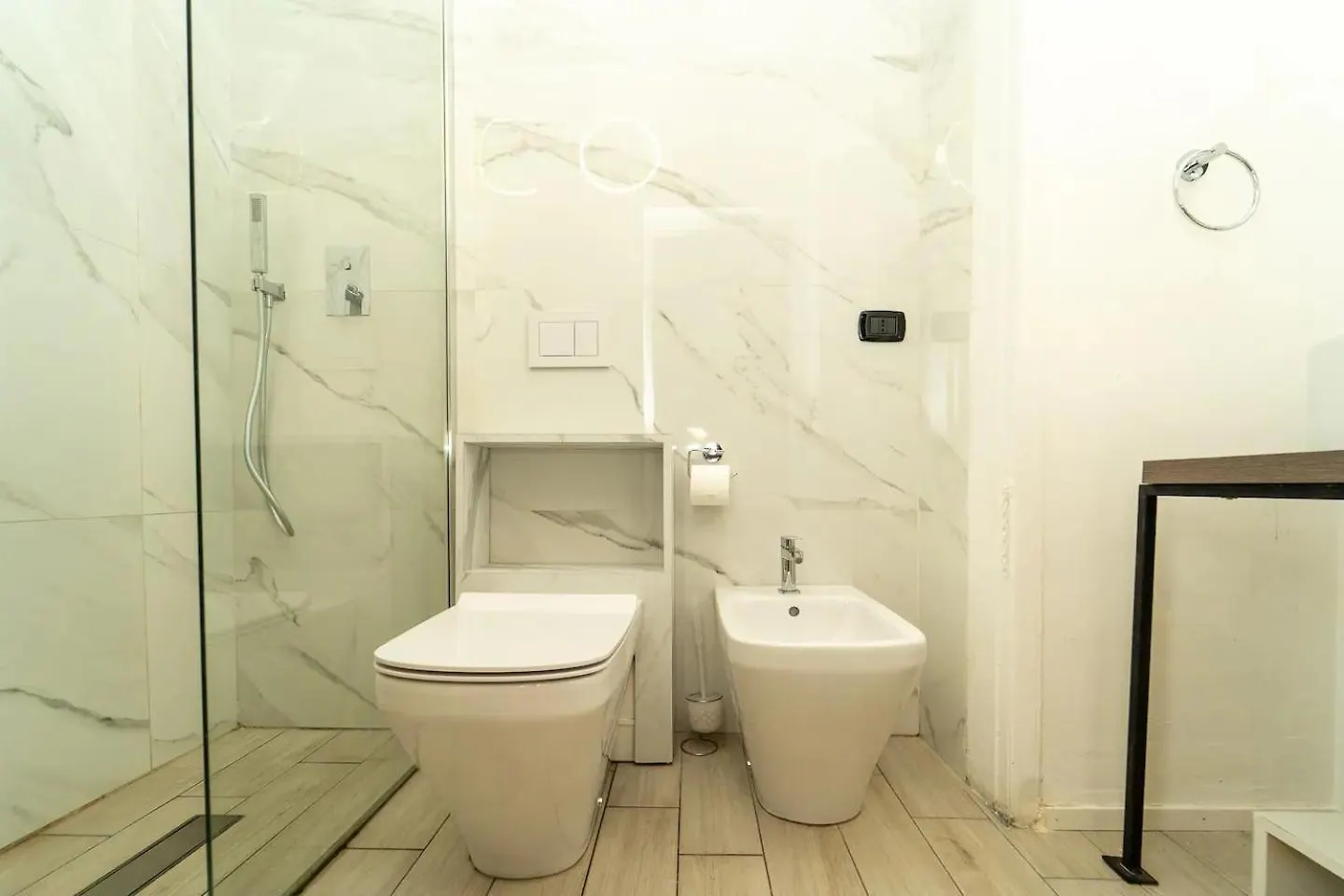 La Piazza Suite Naples