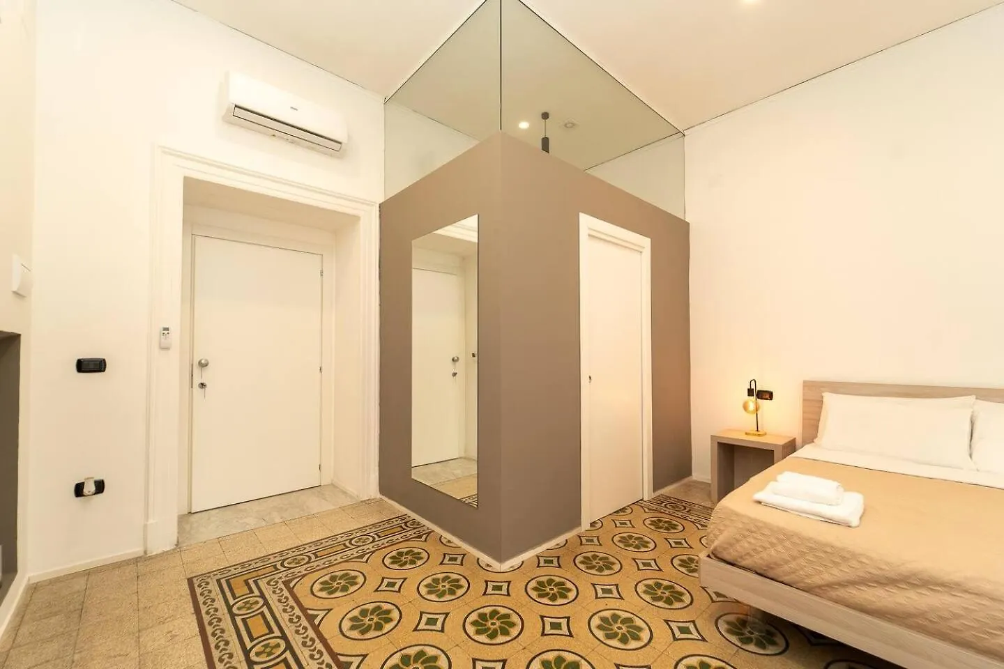 La Piazza Suite Naples Bed & Breakfast