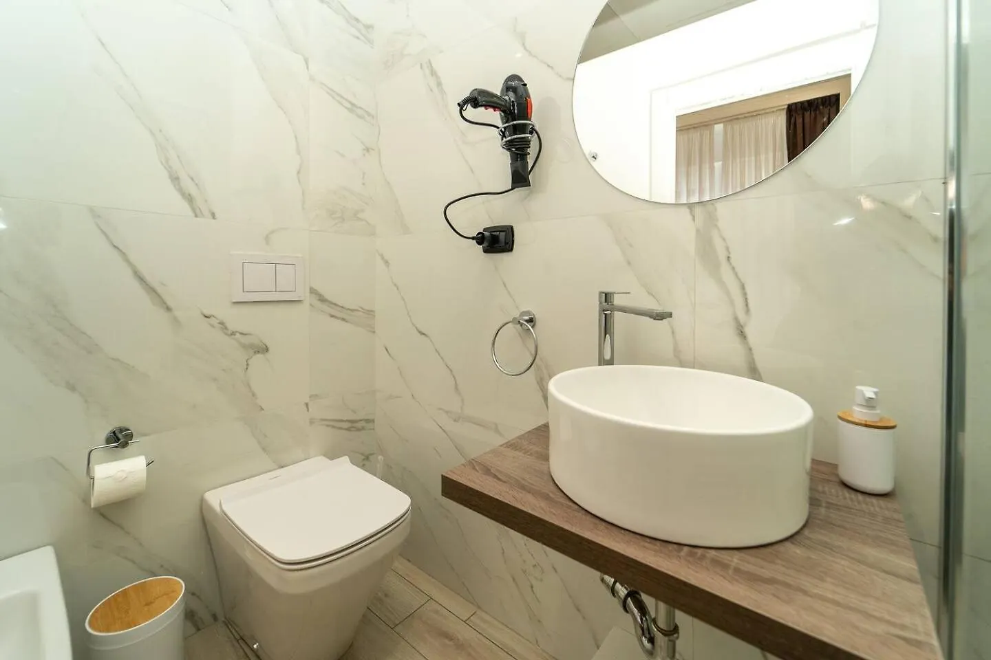 La Piazza Suite Naples