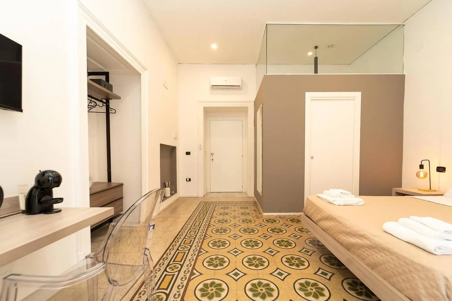 La Piazza Suite Naples