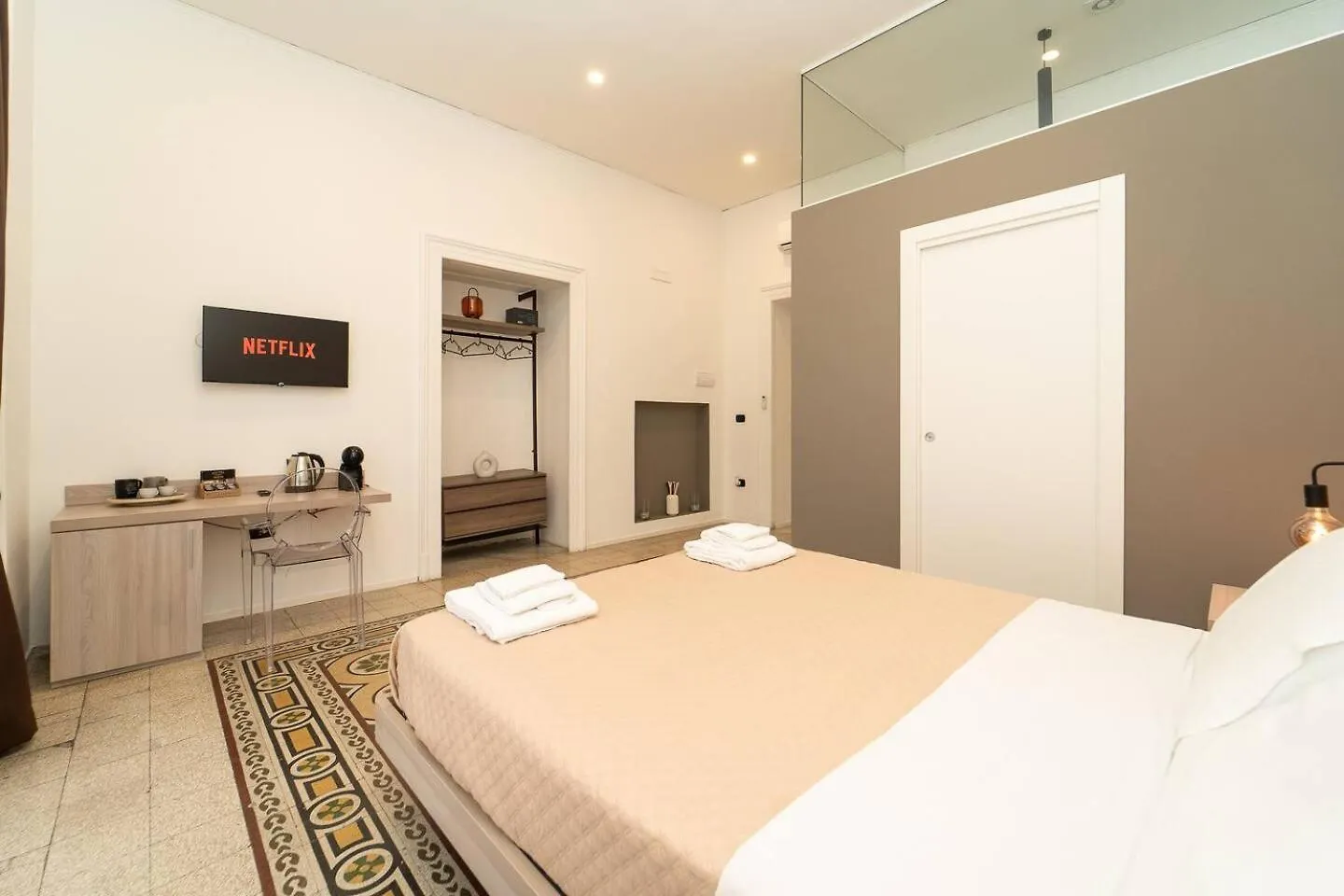 La Piazza Suite Naples Italy