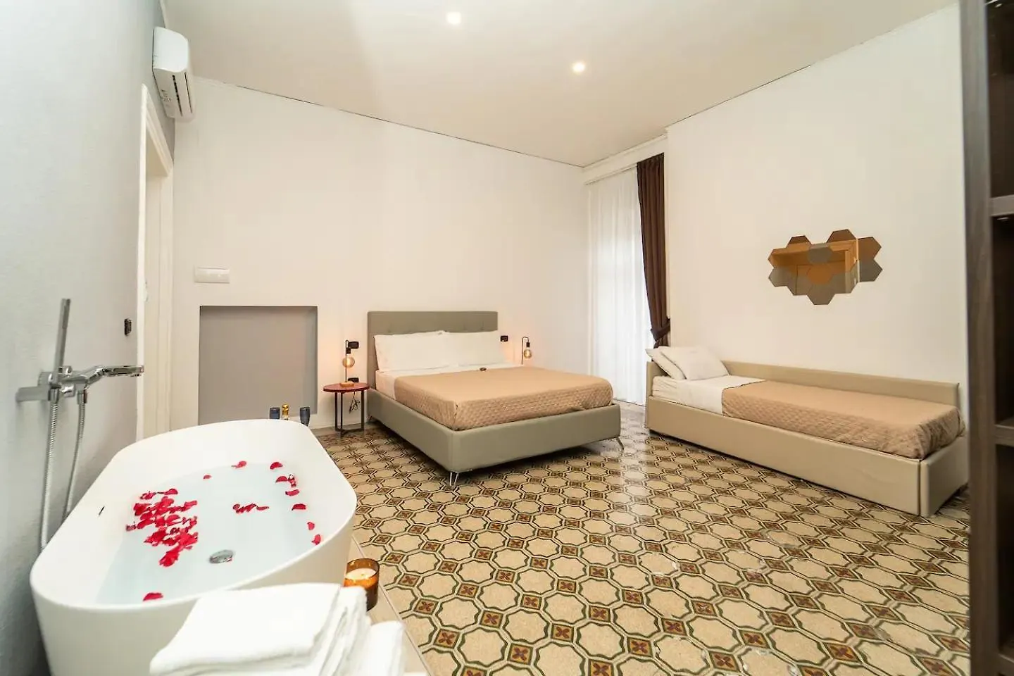 La Piazza Suite Naples Italy