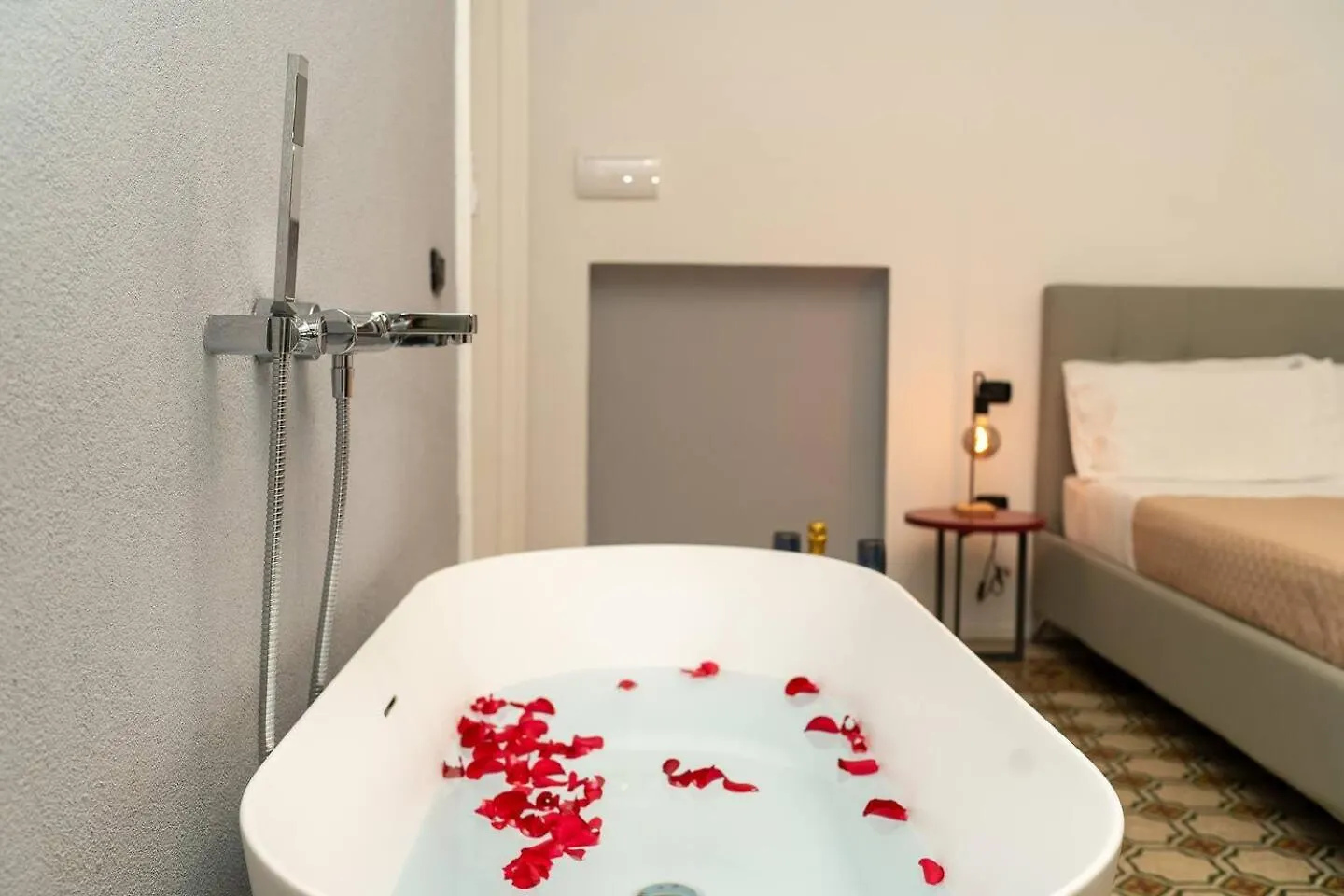 La Piazza Suite Naples